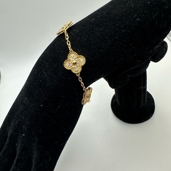 I8k gold and diamond bracelet. - Picture 1 of 7